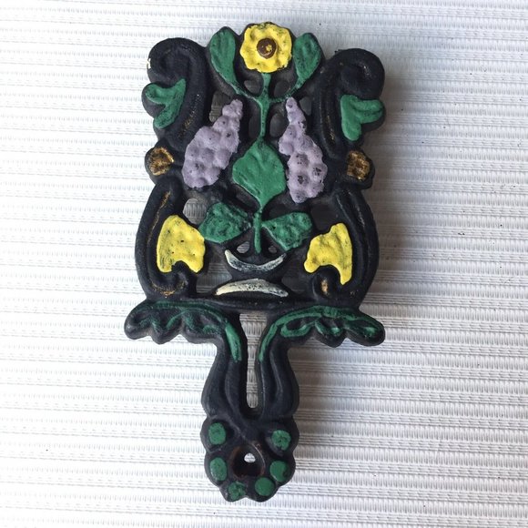 Small Cast Iron Metal Trivet Wall Hanging Spoon Rest Floral Flower Painted Vtg - Picture 1 of 12